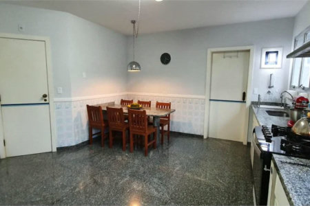 Casa à venda com 5 suítes em Jardim Leonor, São Paulo, SP