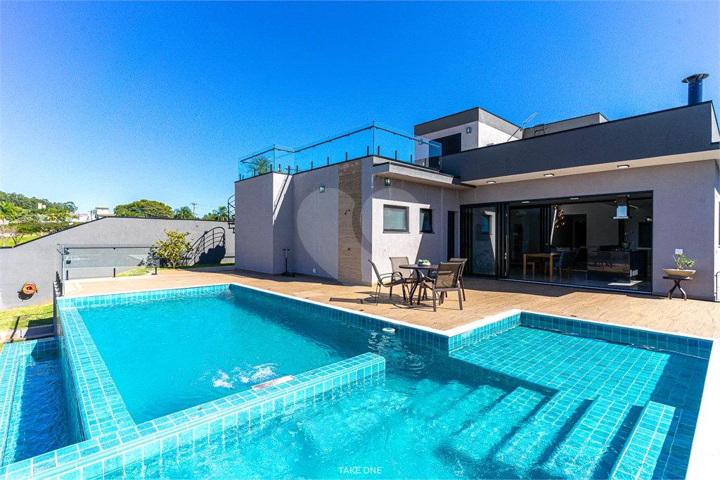 Casa à venda com 4 suítes no condomínio Residencial dos Lagos, Itupeva - SP