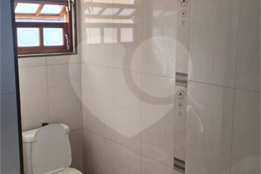 Sobrado para alugar com 4 quartos, sendo 3 suítes, em Vila Nivi, São Paulo, SP