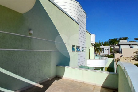 Casa à venda com 3 suítes no condomínio Figueira Garden, Atibaia - SP
