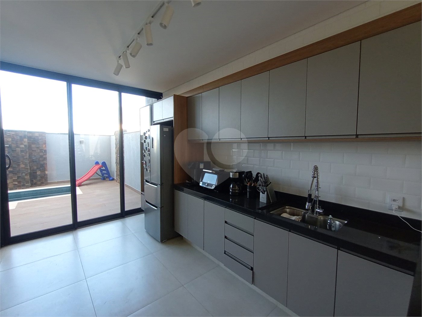 Casa à venda com 3 quartos, sendo 1 suíte, no condomínio Lago dos Ipês, Itapetininga - SP