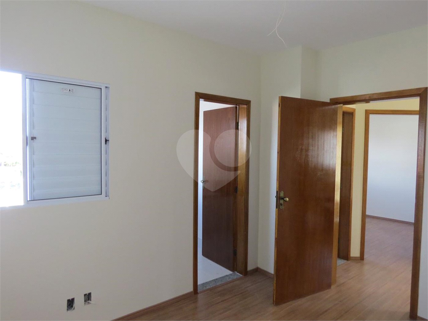 Apartamento à venda com 2 quartos, sendo 1 suíte,  em Vila Suissa, Mogi das Cruzes, SP