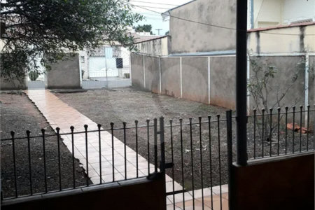 Casa térrea com amplo terreno