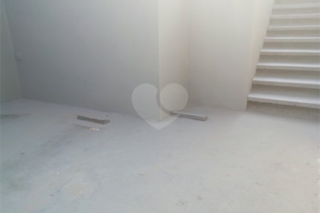 Casa Térrea à venda com 1 quarto em Vila Nivi, São Paulo, SP