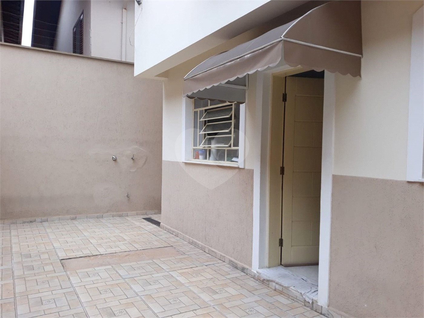 Sobrado à venda com 3 quartos, sendo 1 suíte,  em Esplanada Mendes Moraes, São Roque, SP