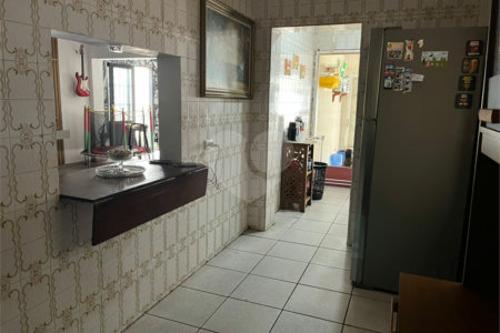 Sobrado à venda com 4 quartos, sendo 1 suíte, em Parada Inglesa, São Paulo, SP