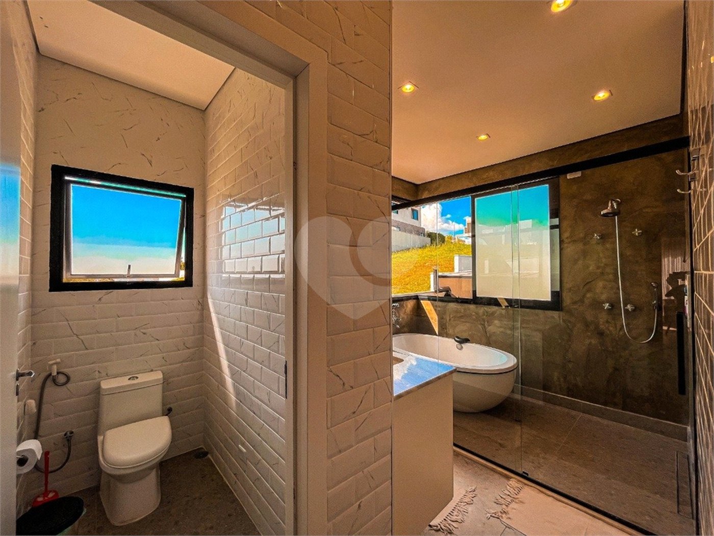 Casa à venda com 4 quartos, sendo 3 suítes,  no condomínio Vintage, Cotia - SP