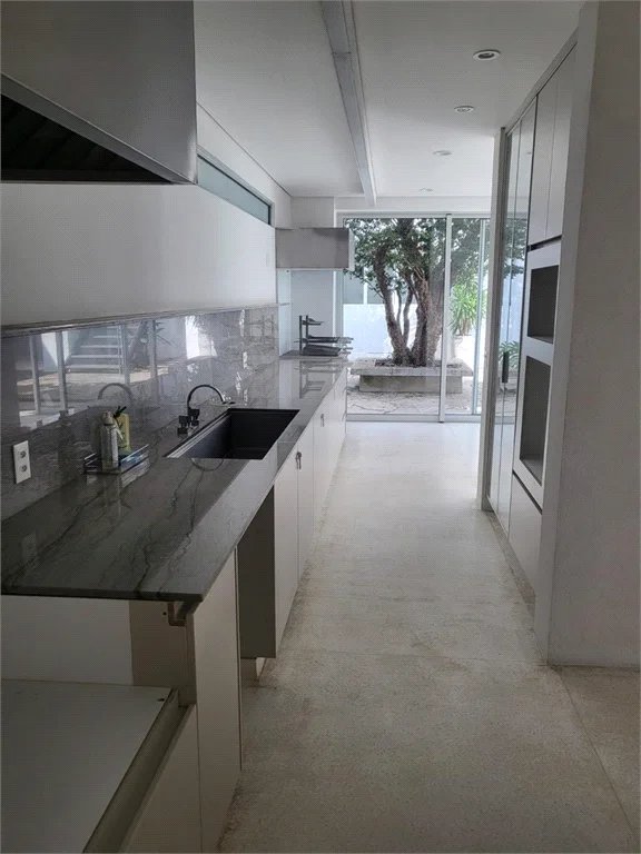 Sobrado à venda ou para alugar com 3 quartos, sendo 1 suíte, em Água Branca, São Paulo, SP