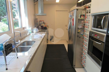 Apartamento à venda com 3 suítes em Real Parque, São Paulo, SP