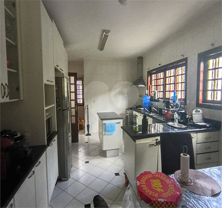SOBRADO DE 426,0 M² COM 04 SUITES, SALÃO DE FESTAS, 06 VAGAS,06 BANHEIROS E PISCINA PARA LOCAÇÃO OU VENDA NO BARRO BRANCO