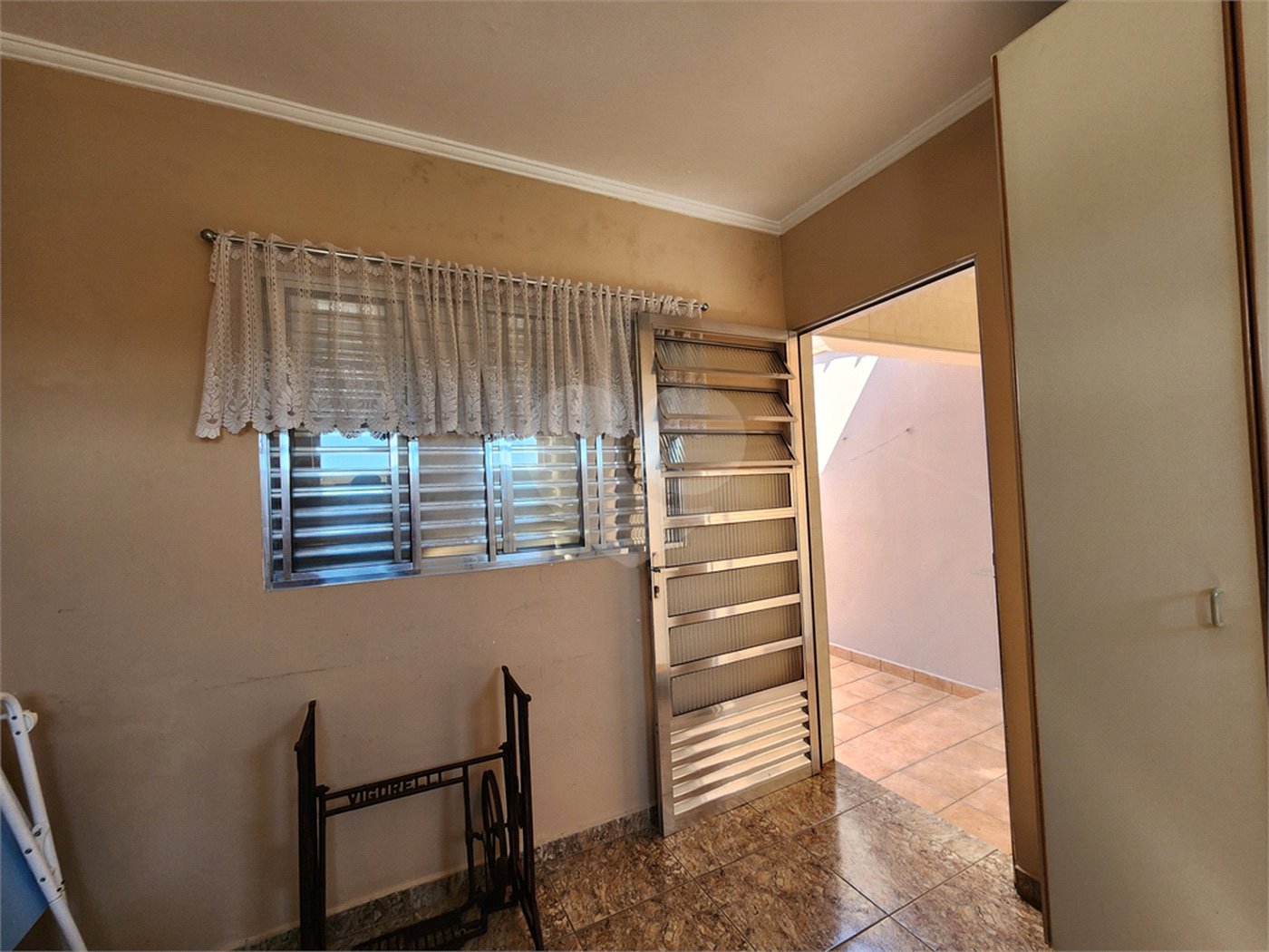 Sobrado à venda com 3 quartos, sendo 1 suíte,  em Vila Constança, São Paulo, SP