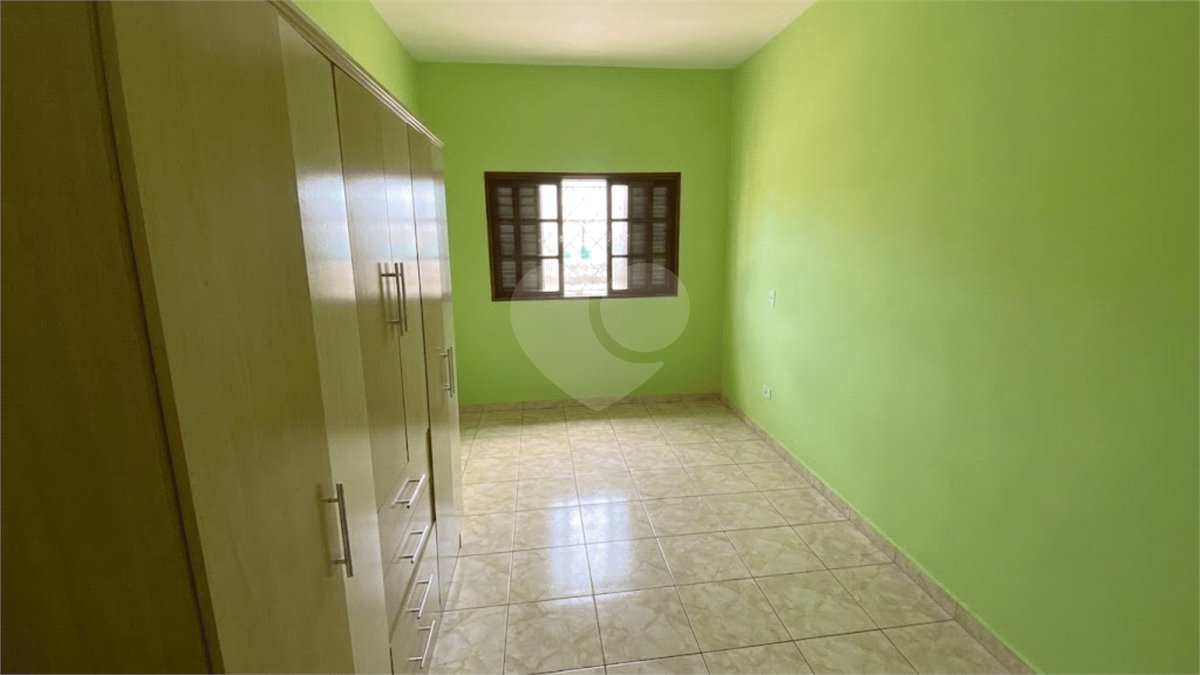 Sobrado à venda com 4 quartos, sendo 1 suíte, em Conjunto Habitacional Itapetininga F3, Itapetininga, SP