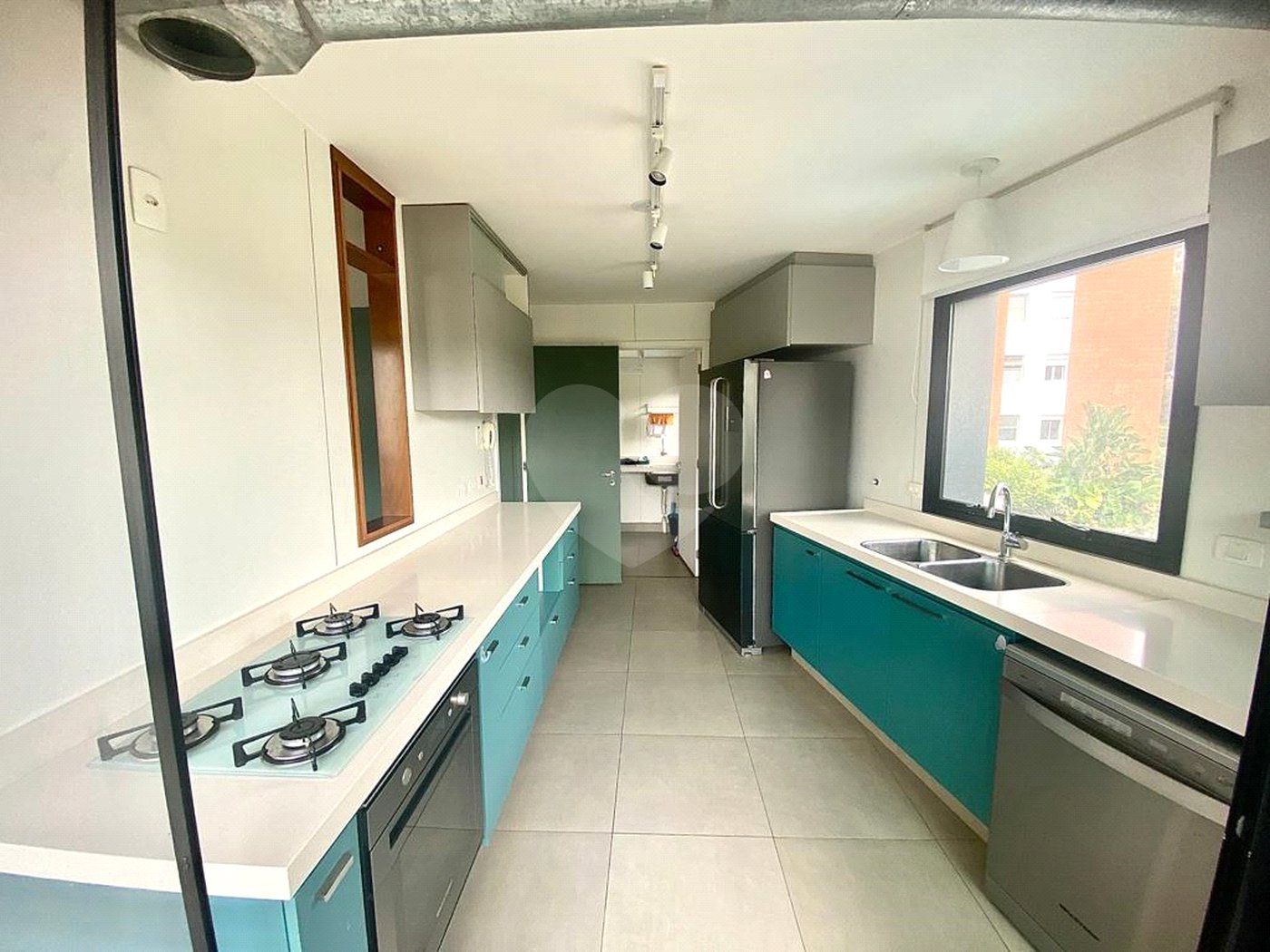 Imóvel 168m² Idea Zarvos com 3 suites, varanda na frente e na suíte, piscina, academia e 3 vagas Vila Madalena.