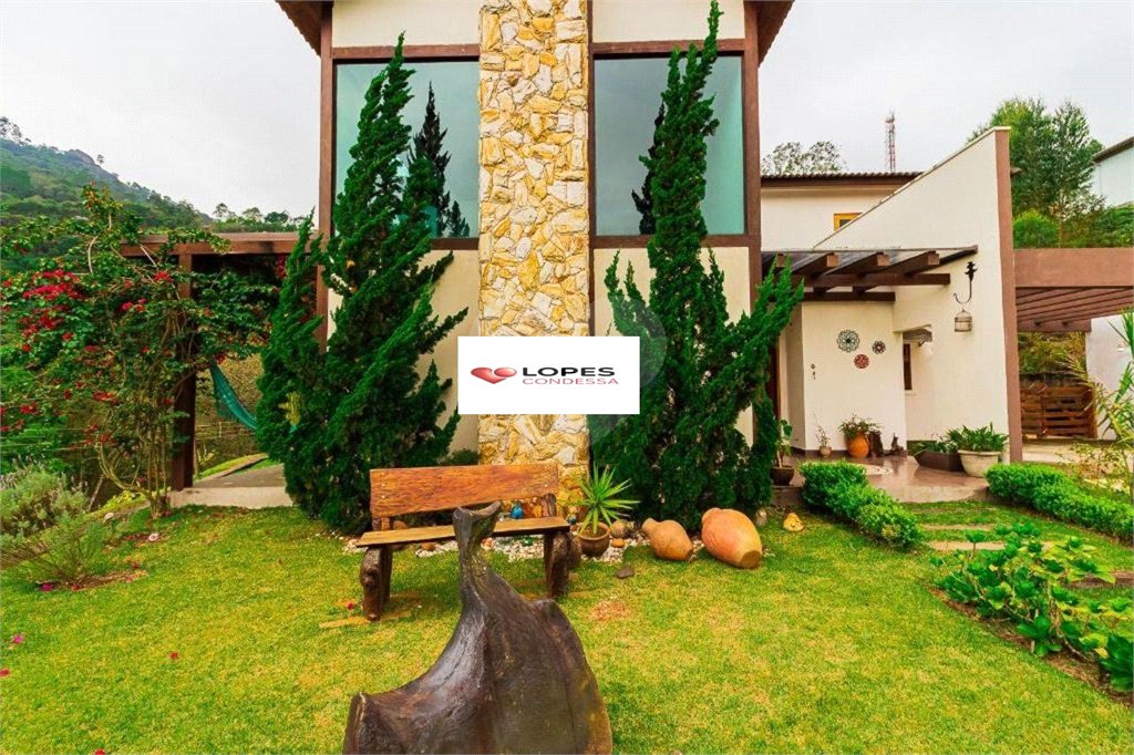 Casa à venda com 5 quartos, sendo 1 suíte, no condomínio Canada Village, Mairiporã - SP