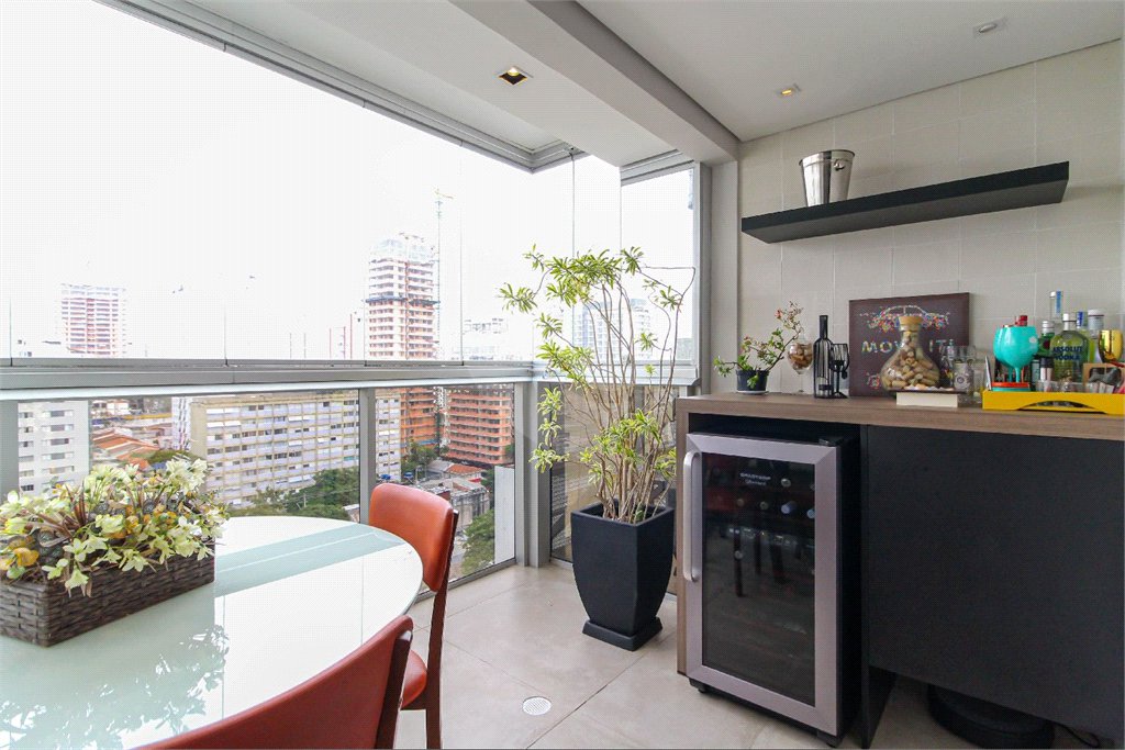 Apartamento à venda com 2 quartos, sendo 1 suíte, em Vila Olímpia, São Paulo, SP