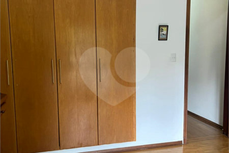 Casa à venda com 3 quartos, sendo 1 suíte, em Vila Mariana, São Paulo, SP