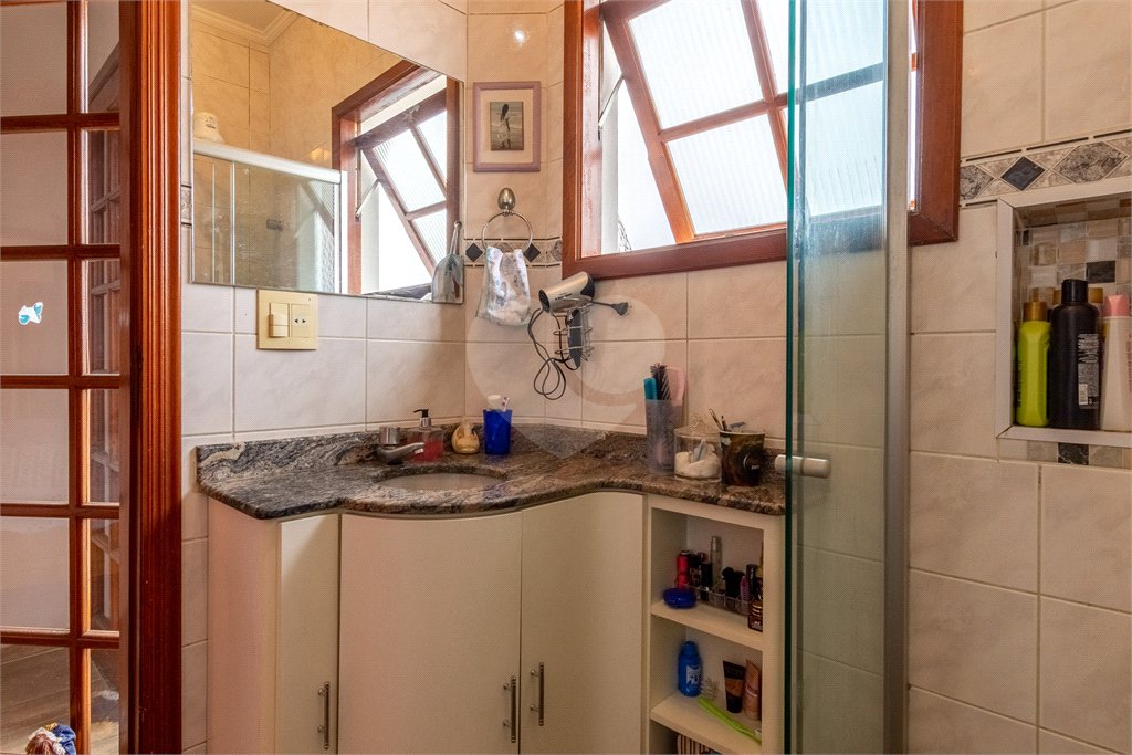 Sobrado à venda com 4 quartos, sendo 3 suítes, em Vila Gustavo, São Paulo, SP