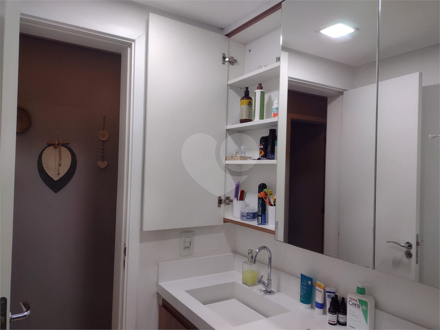 Apartamento à venda com 3 quartos, sendo 1 suíte,  em Campo Grande, São Paulo, SP
