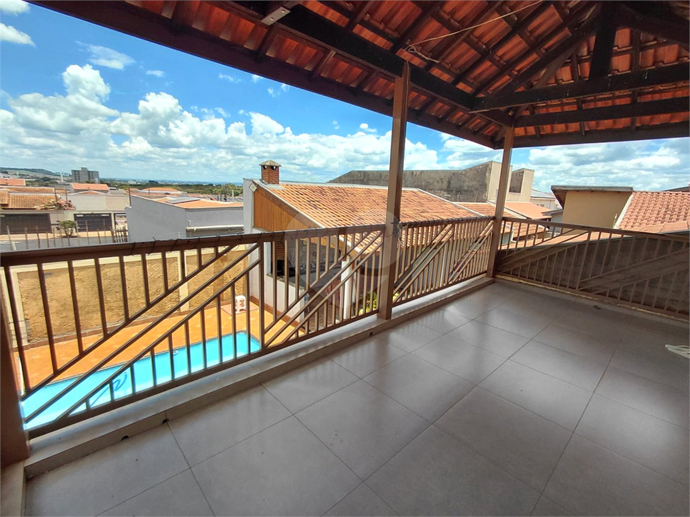 Sobrado à venda com 4 quartos, sendo 1 suíte,  em Parque dos Lagos, Ribeirão Preto, SP