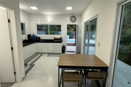 Sobrado com 3 dormitórios à venda, 269 m² por R$ 1.280.000,00 - Sertão do Camburi - São Sebastião/SP