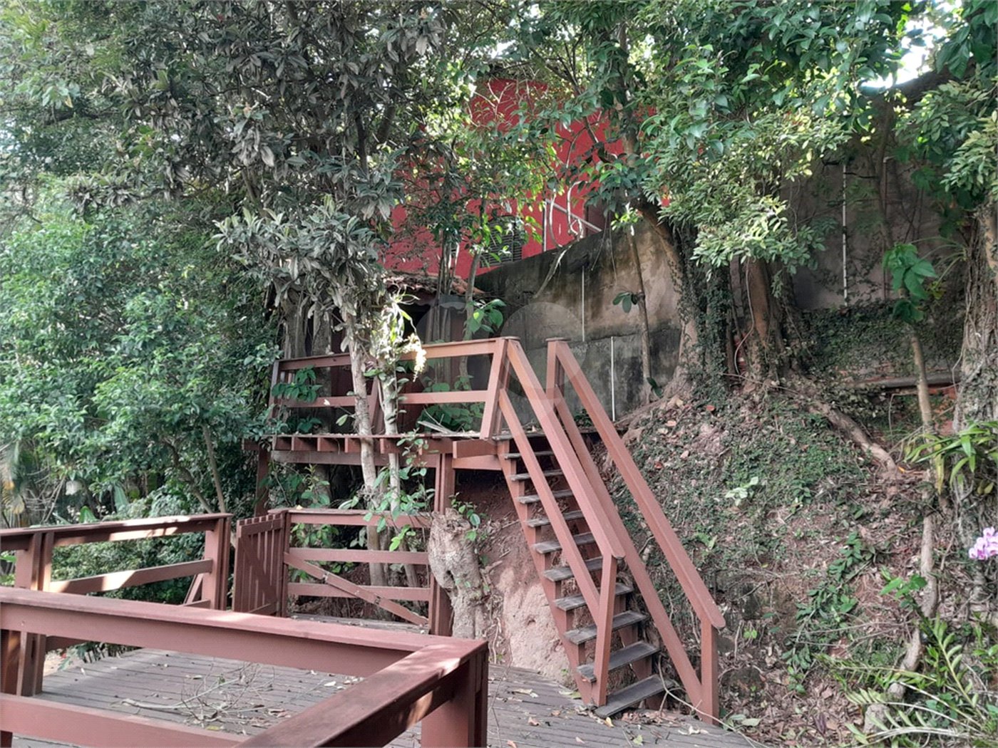 Sobrado à venda com 6 quartos, sendo 3 suítes, em Rolinópolis, São Paulo, SP