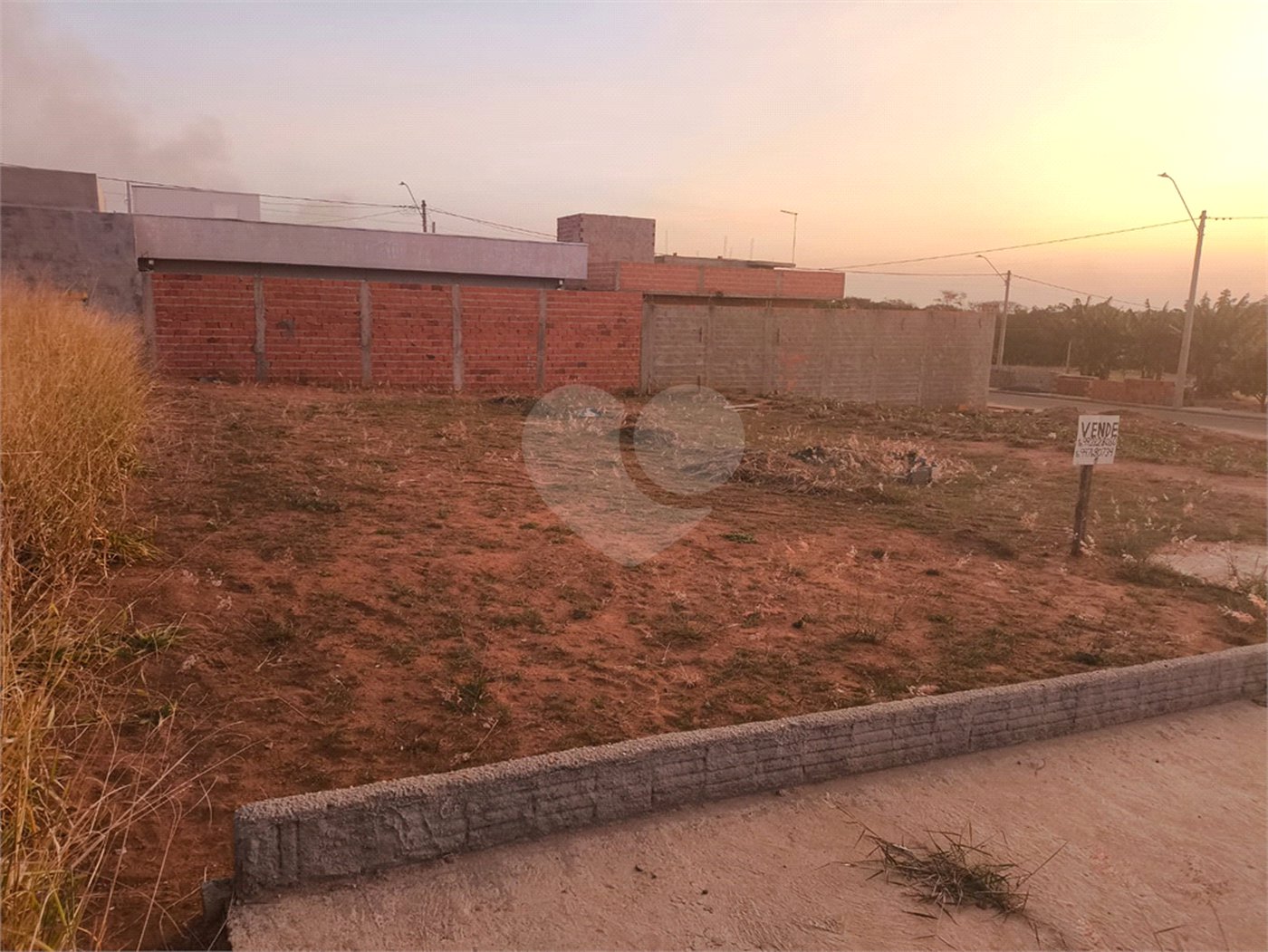 Terreno no Arcoville com 240 m²