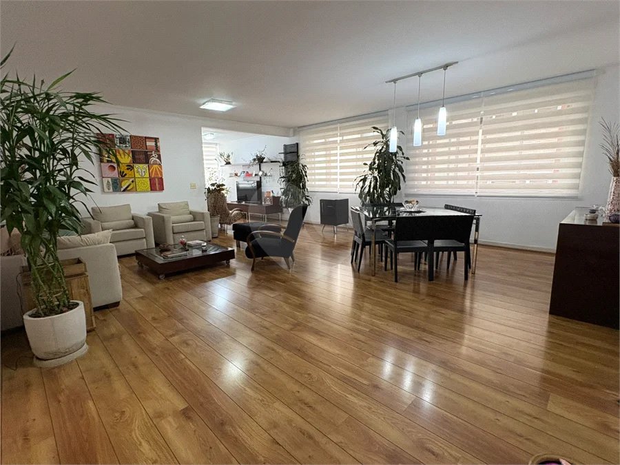 Apartamento Amplo e Mobiliado, 3 Dormitórios, 2 Vagas, Próximo à Paulista