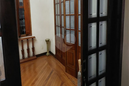Casa com dois pavimentos na Barra Funda: