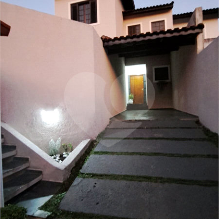 Sobrado à venda com 3 quartos, sendo 1 suíte, em Vila Suissa, Mogi das Cruzes, SP