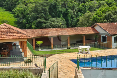 Sítio à venda com 6 quartos, sendo 1 suíte,  em Bairro do Cambará, São Roque, SP