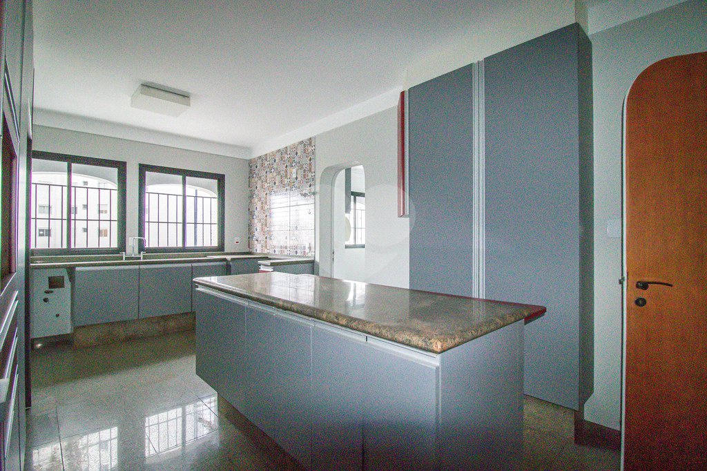 Apartamento à venda com 4 suítes em Jardim Marajoara, São Paulo, SP