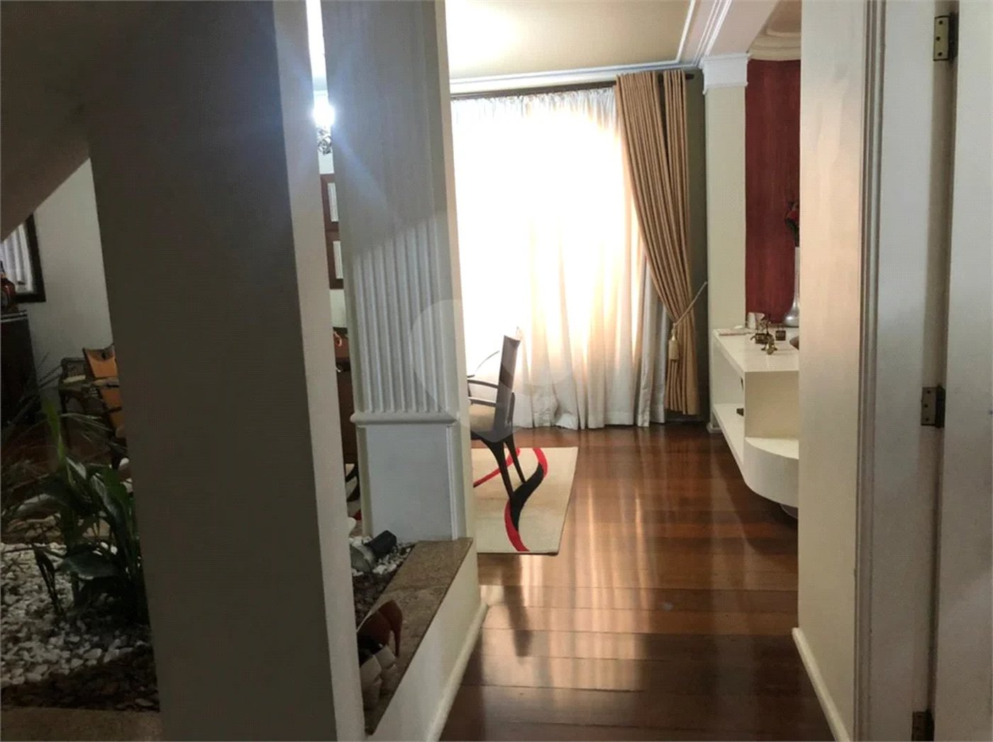 Sobrado com 363m² à venda no Alto da Moóca - 3 suítes e 6 vagas.