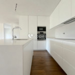 Apartamento T3 à venda em Águas Santas, Maia, Portugal – Varanda e garagem