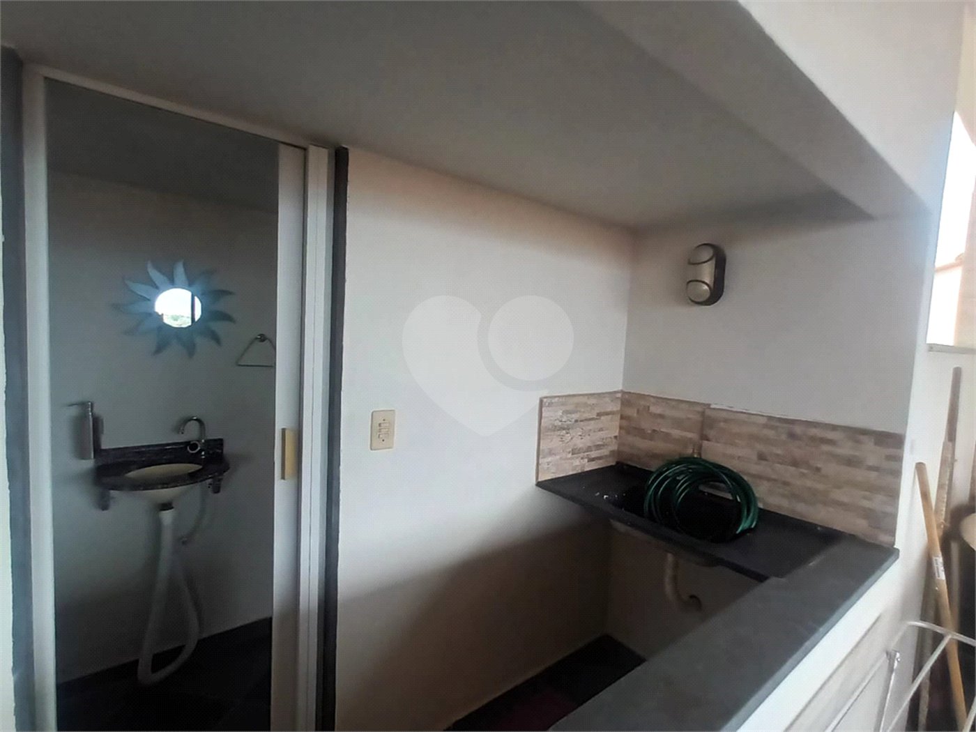 Casa à venda com 2 quartos, sendo 1 suíte, no condomínio Parque Central, Rio de Janeiro - RJ