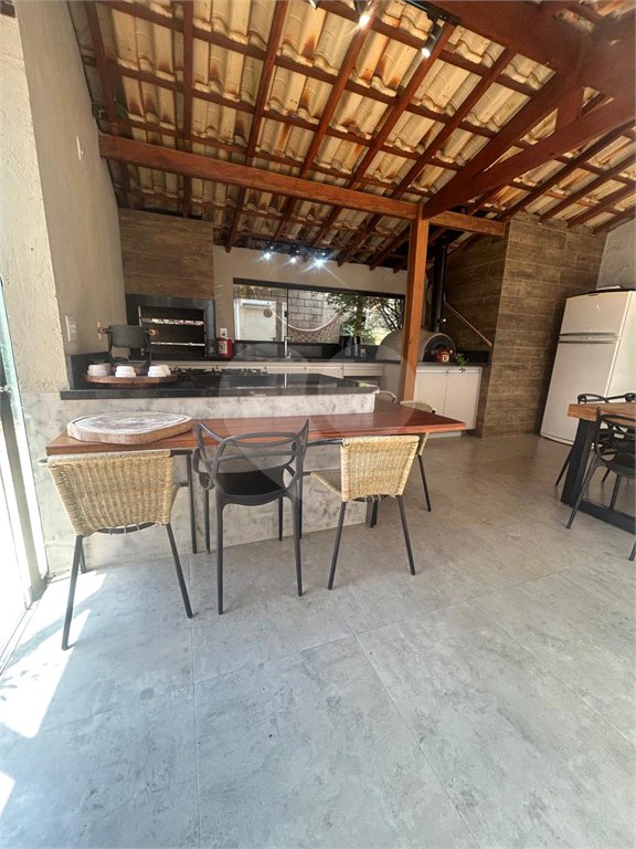 Casa à venda com 3 suítes no condomínio Braziliana, Valinhos - SP