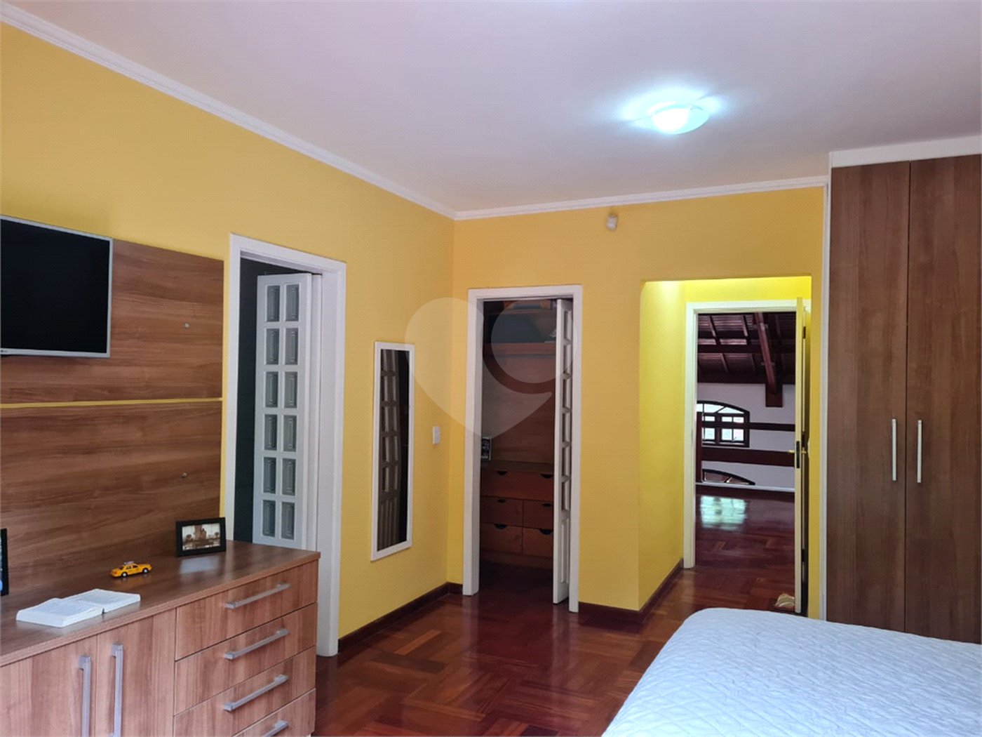 Sobrado à venda com 4 quartos, sendo 1 suíte,  em Jardim Leonor Mendes de Barros, São Paulo, SP
