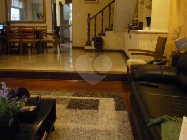 Sobrado à venda com 4 quartos, sendo 2 suítes,  em Vila Paulicéia, São Paulo, SP