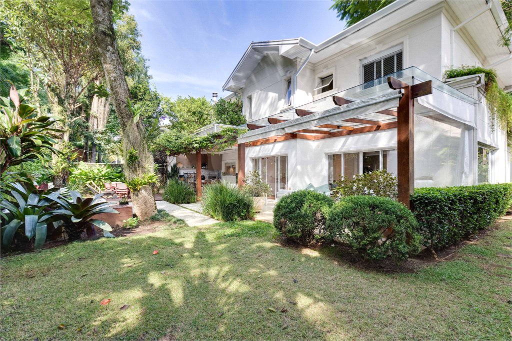 Casa à venda com 3 suítes no condomínio Parc Vignoble, São Paulo - SP
