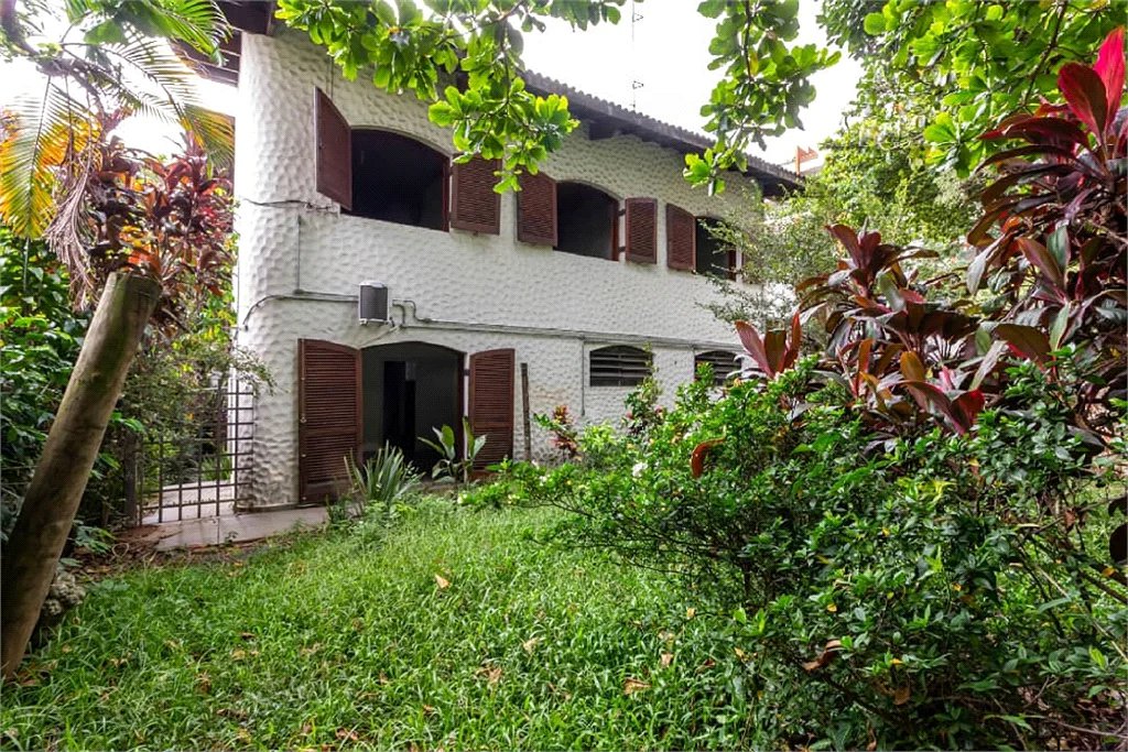 Casa à venda com 4 quartos, sendo 1 suíte,  em Jardim das Bandeiras, São Paulo, SP