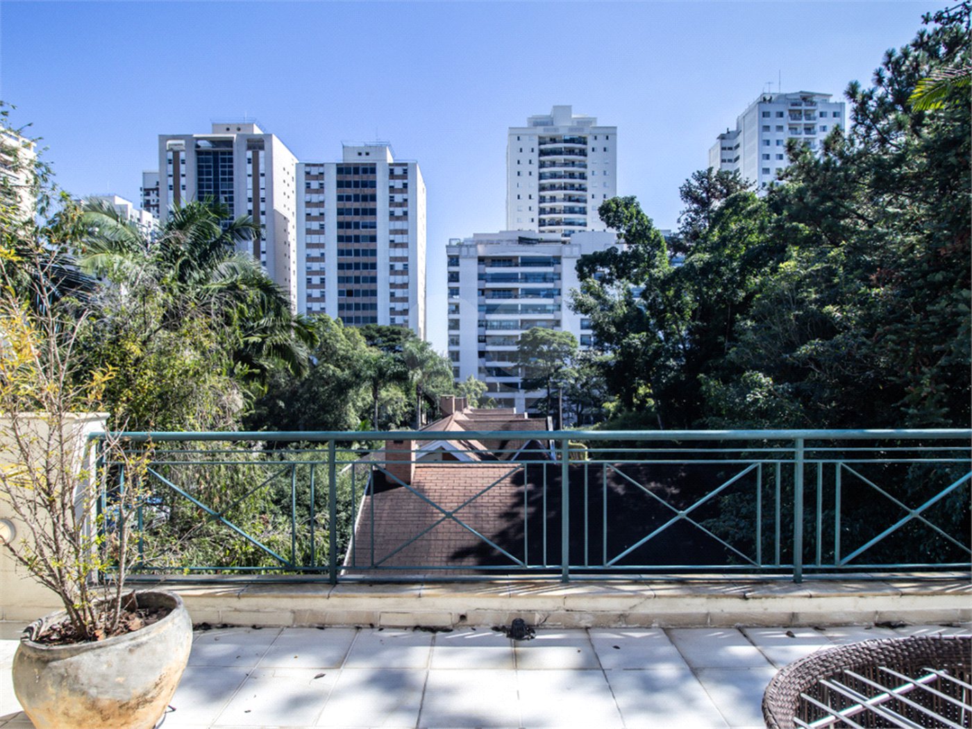 Casa à venda com 5 quartos, sendo 4 suítes, no condomínio Bounganville, São Paulo - SP