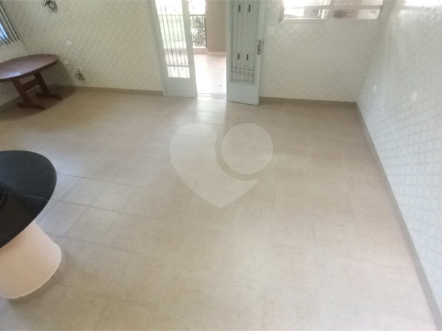 Sobrado à venda com 4 quartos, sendo 2 suítes,  em Tremembé, São Paulo, SP