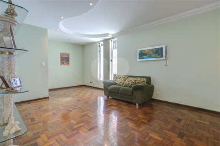 Casa Térrea à venda com 5 quartos, sendo 4 suítes, em Interlagos, São Paulo, SP