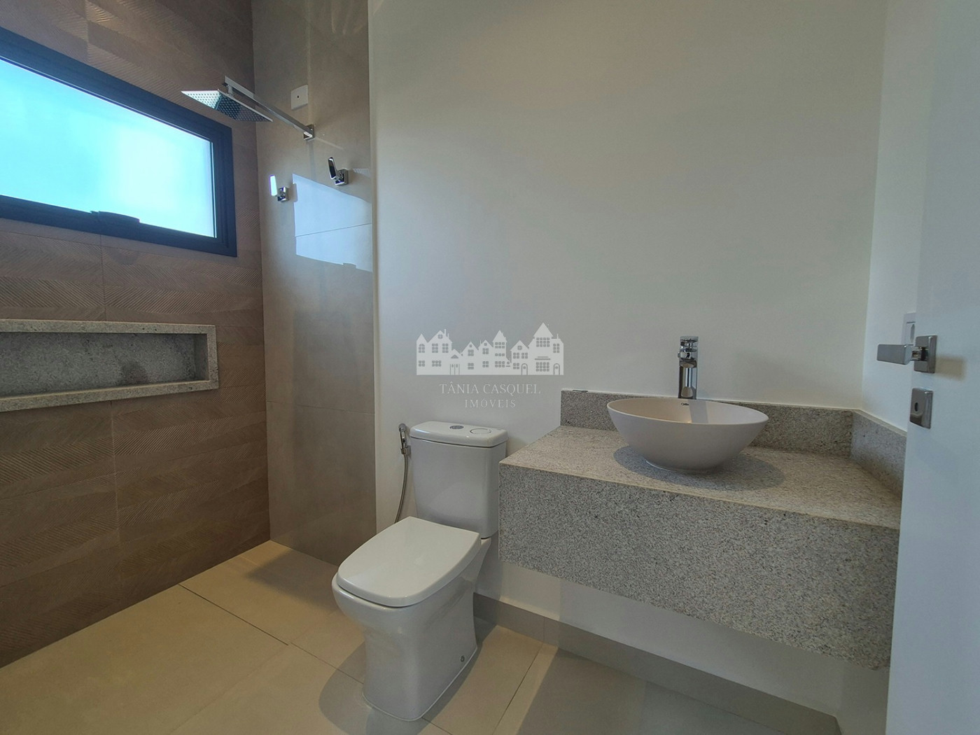 Casa térrea moderna com piscina privativa à venda no Jardim dos Pinheiros, em Atibaia