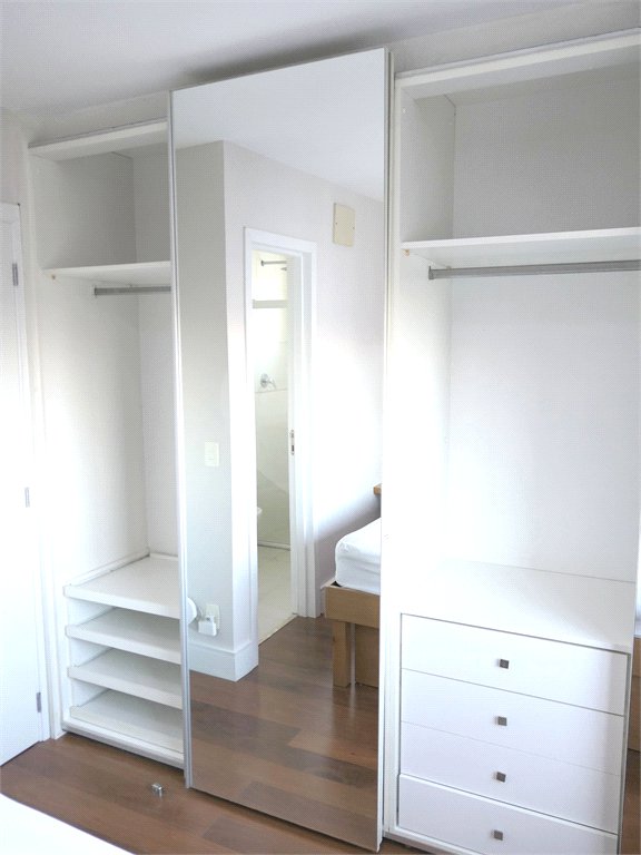 Apartamento para alugar com 3 quartos, sendo 1 suíte, em Vila Olímpia, São Paulo, SP
