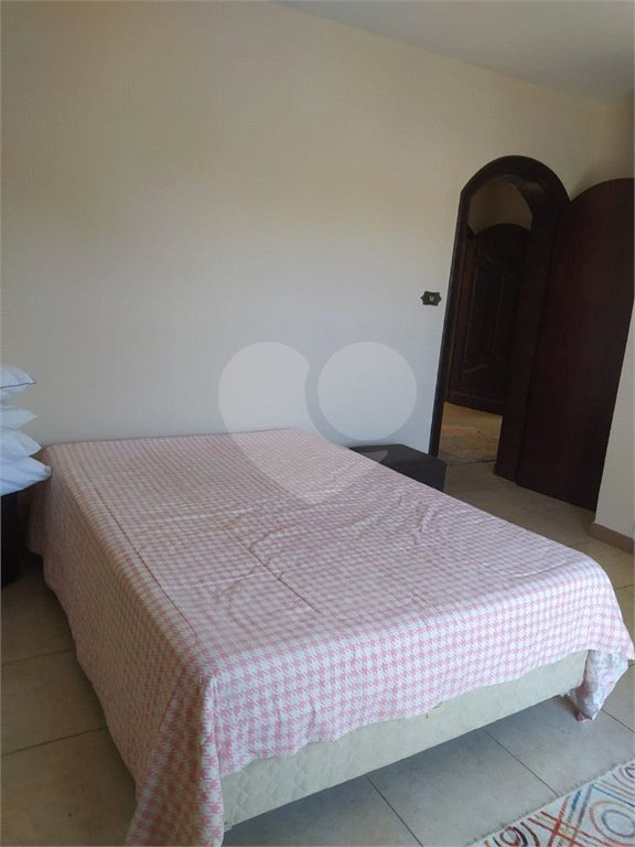 Casa à venda ou para alugar com 3 quartos, sendo 1 suíte, em Estação, São Roque, SP