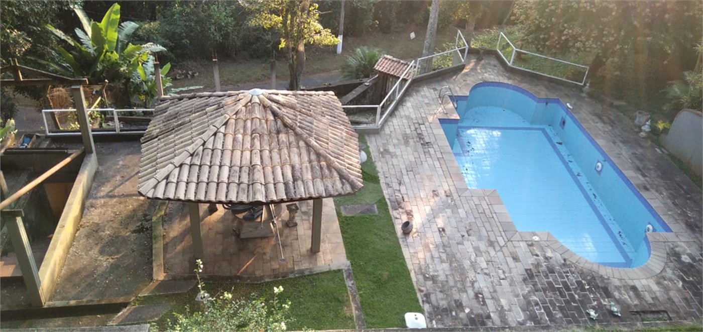 Casa à venda com 6 quartos, sendo 1 suíte, no condomínio Associação Reserva das Hortênsias, Mairiporã - SP