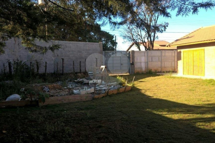 Casa à venda ou para alugar com 3 suítes no condomínio Vilarejo Estoril, Mairiporã - SP
