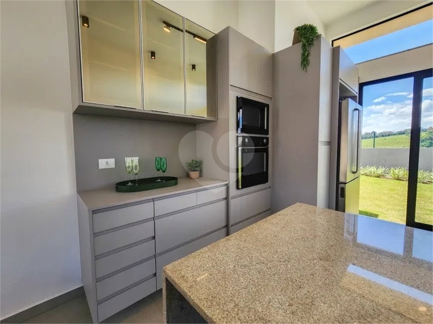 Casa à venda com 3 quartos, sendo 1 suíte, no condomínio Consoli Residencial, Atibaia - SP