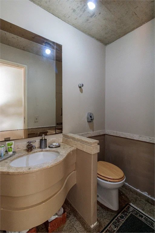 Casa à venda com 4 quartos, sendo 3 suítes, em Jardim Panorama, São Paulo, SP