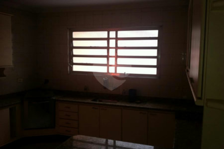 Sobrado à venda com 3 quartos, sendo 1 suíte, em Chora Menino, São Paulo, SP